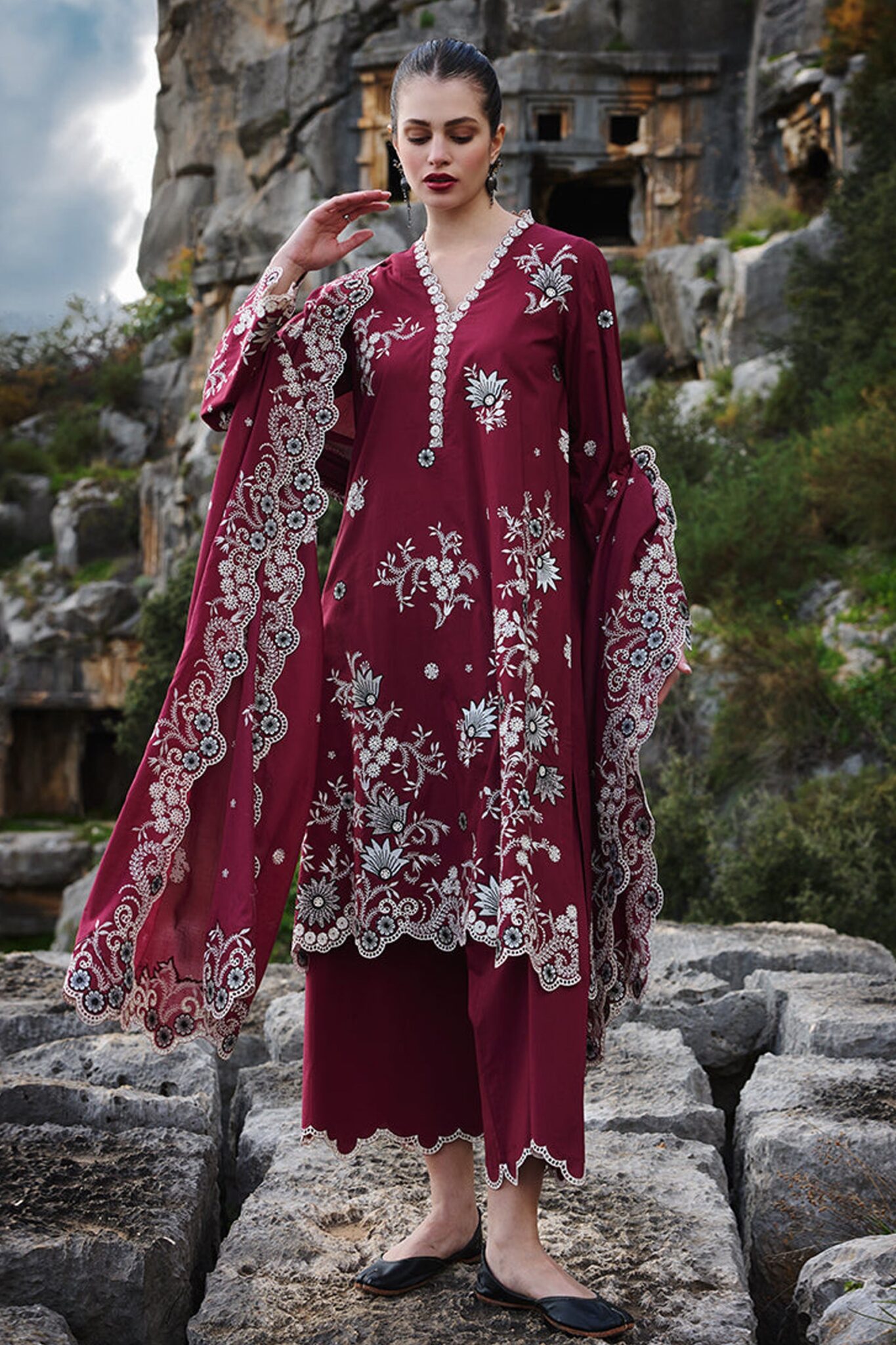 3 PIECE – EMBROIDERED LAWN – UNSTITCHED – 37015