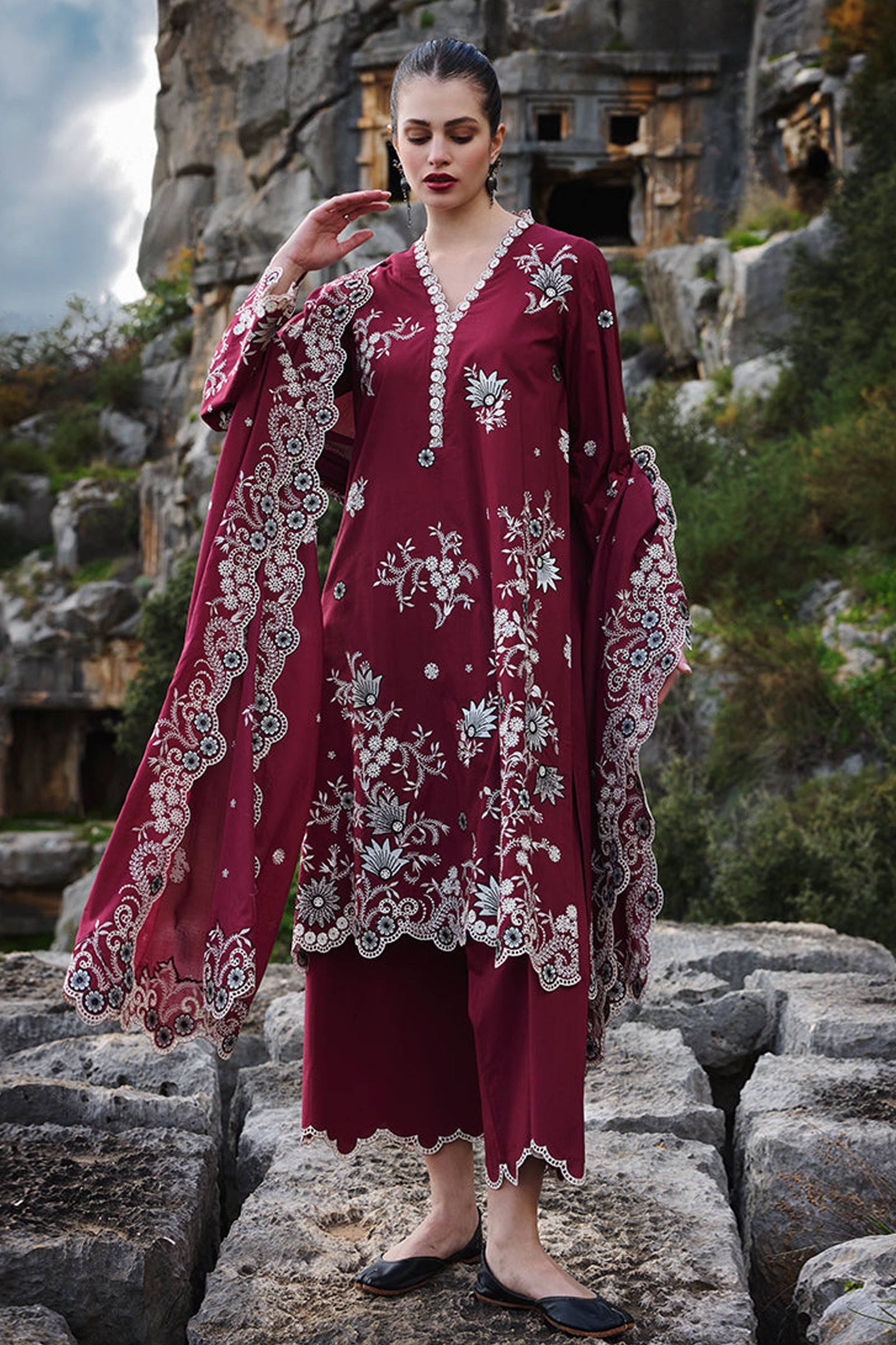 3 PIECE – EMBROIDERED LAWN – UNSTITCHED – 37015